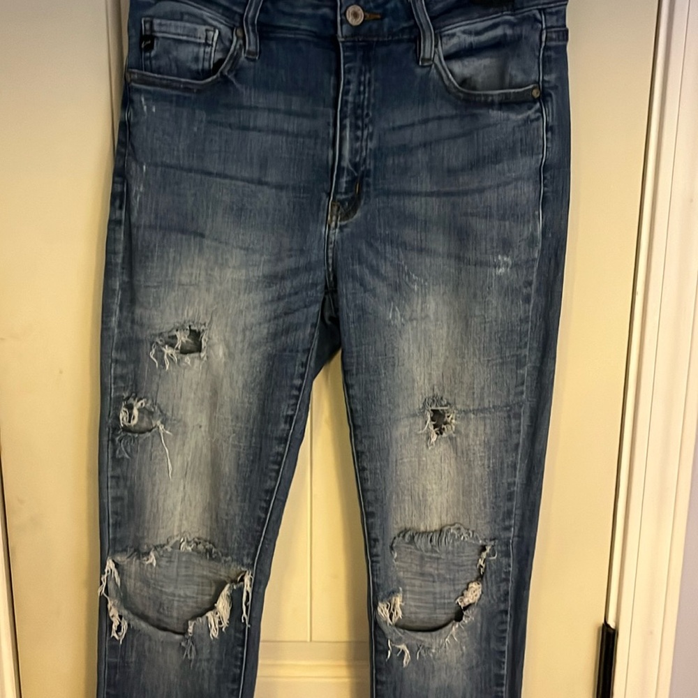 Kancan Women’s distressed Skinny jeans. EUC! Sz 9/28